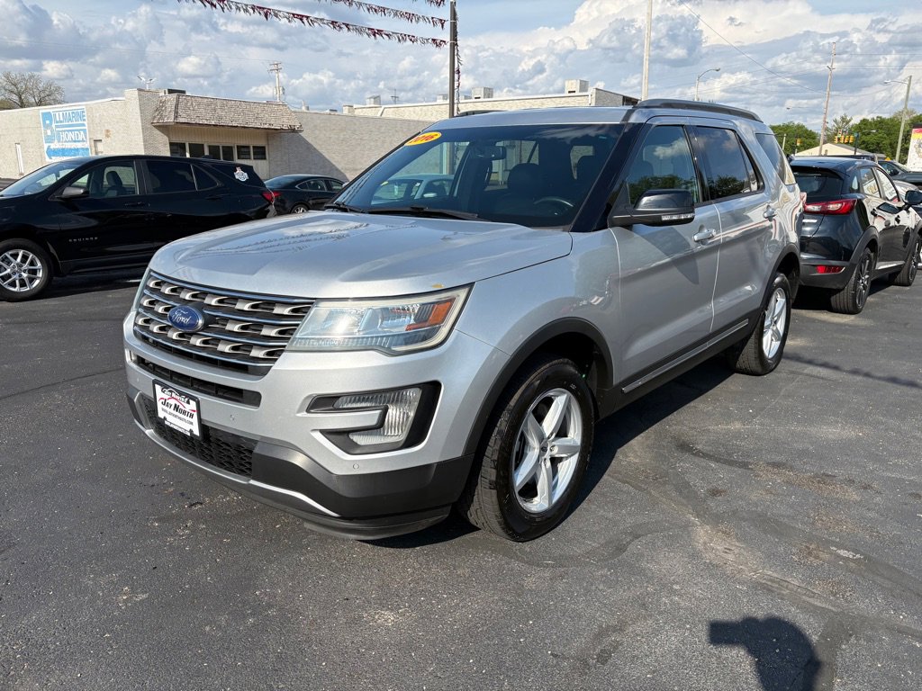 Used 2016 Ford Explorer XLT w/ Equipment Group 202A image 6