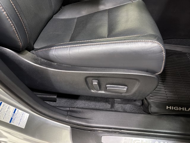 Used 2019 Toyota Highlander Limited w/ Protection Package #3 AWD/4WD image 37