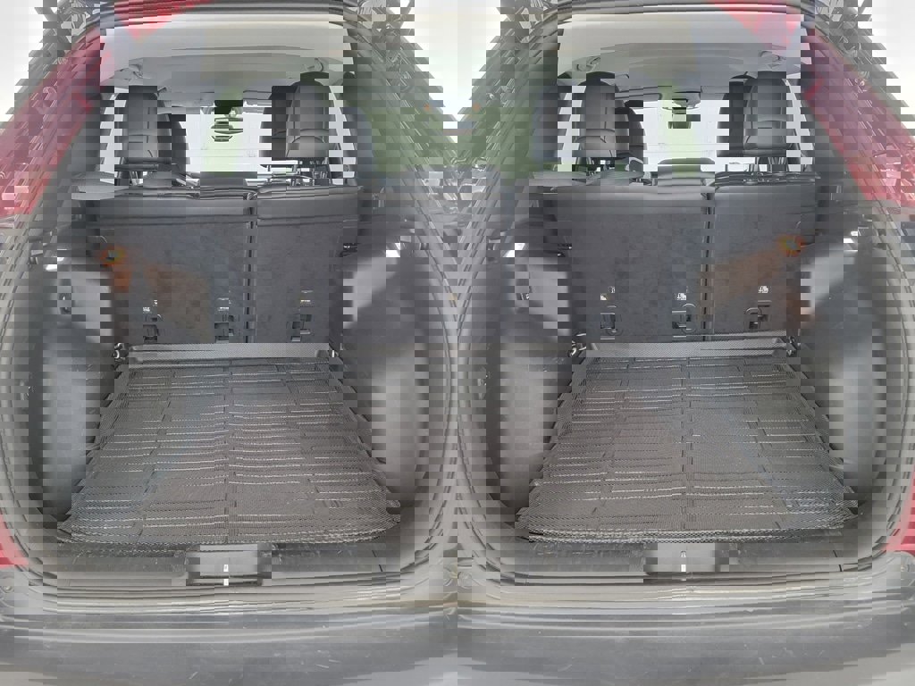 Used 2019 Jeep Cherokee Latitude Plus w/ Comfort/Convenience Group image 30