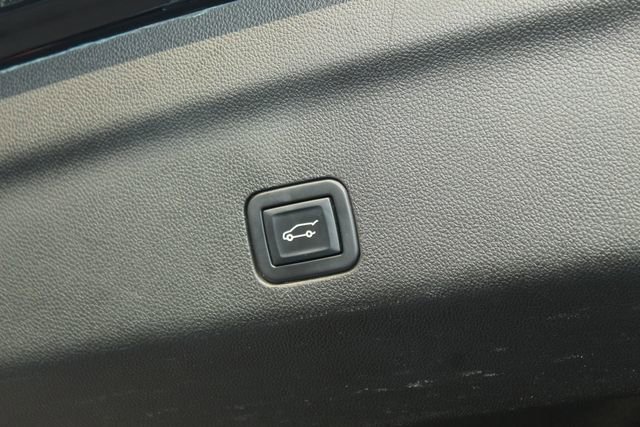 Used 2023 GMC Yukon SLT image 13