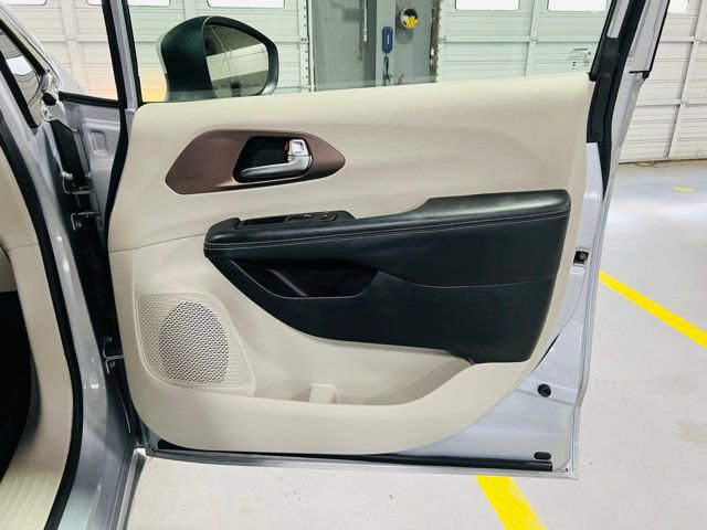 Used 2023 Chrysler Voyager LX image 35