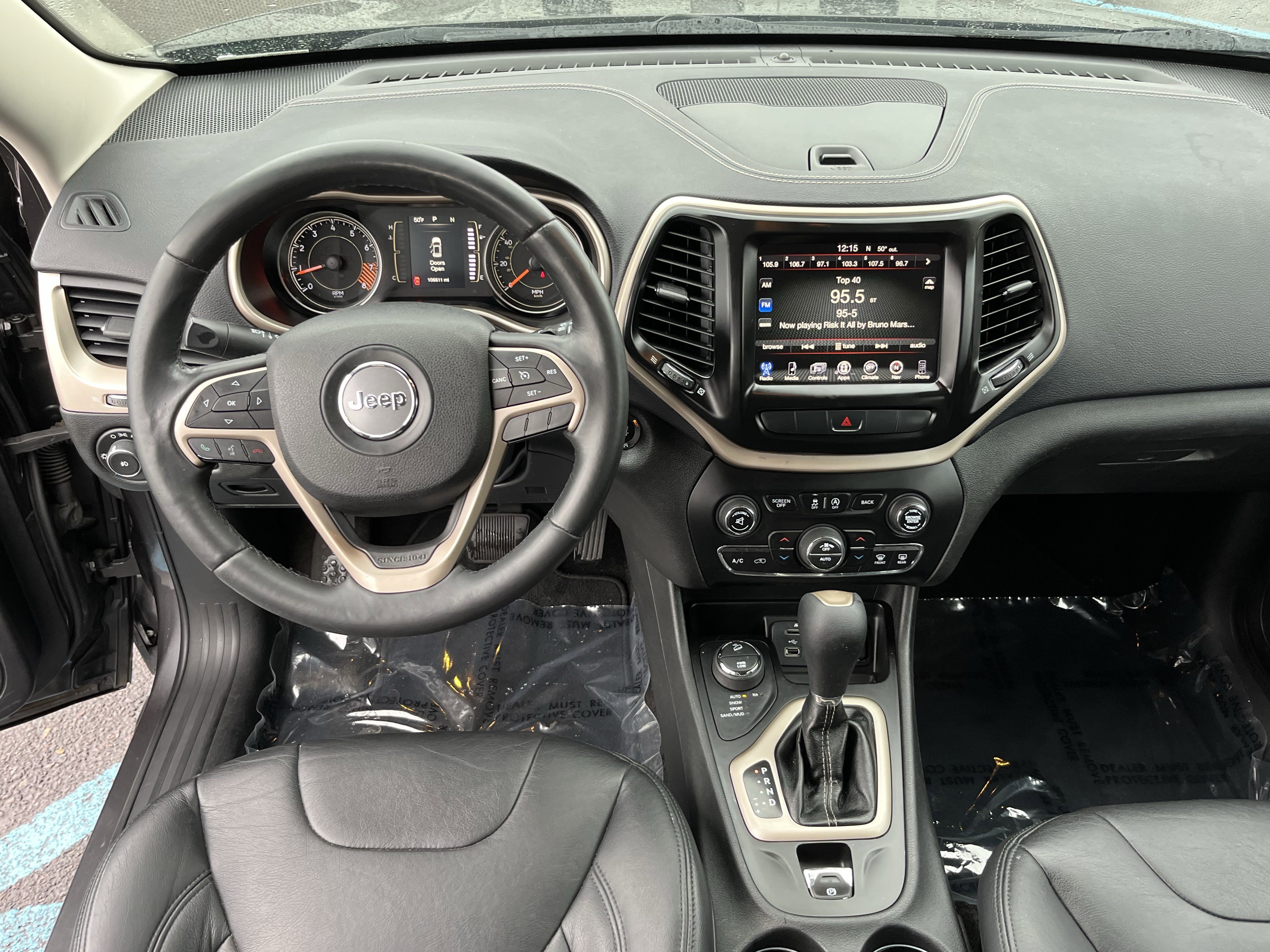 Used 2015 Jeep Cherokee Latitude w/ Comfort/Convenience Group image 11