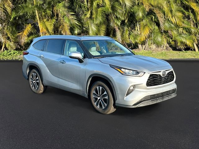 Used 2020 Toyota Highlander XLE image 4