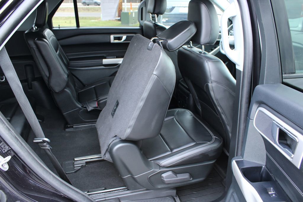 Used 2024 Ford Explorer XLT w/ Equipment Group 202A image 18