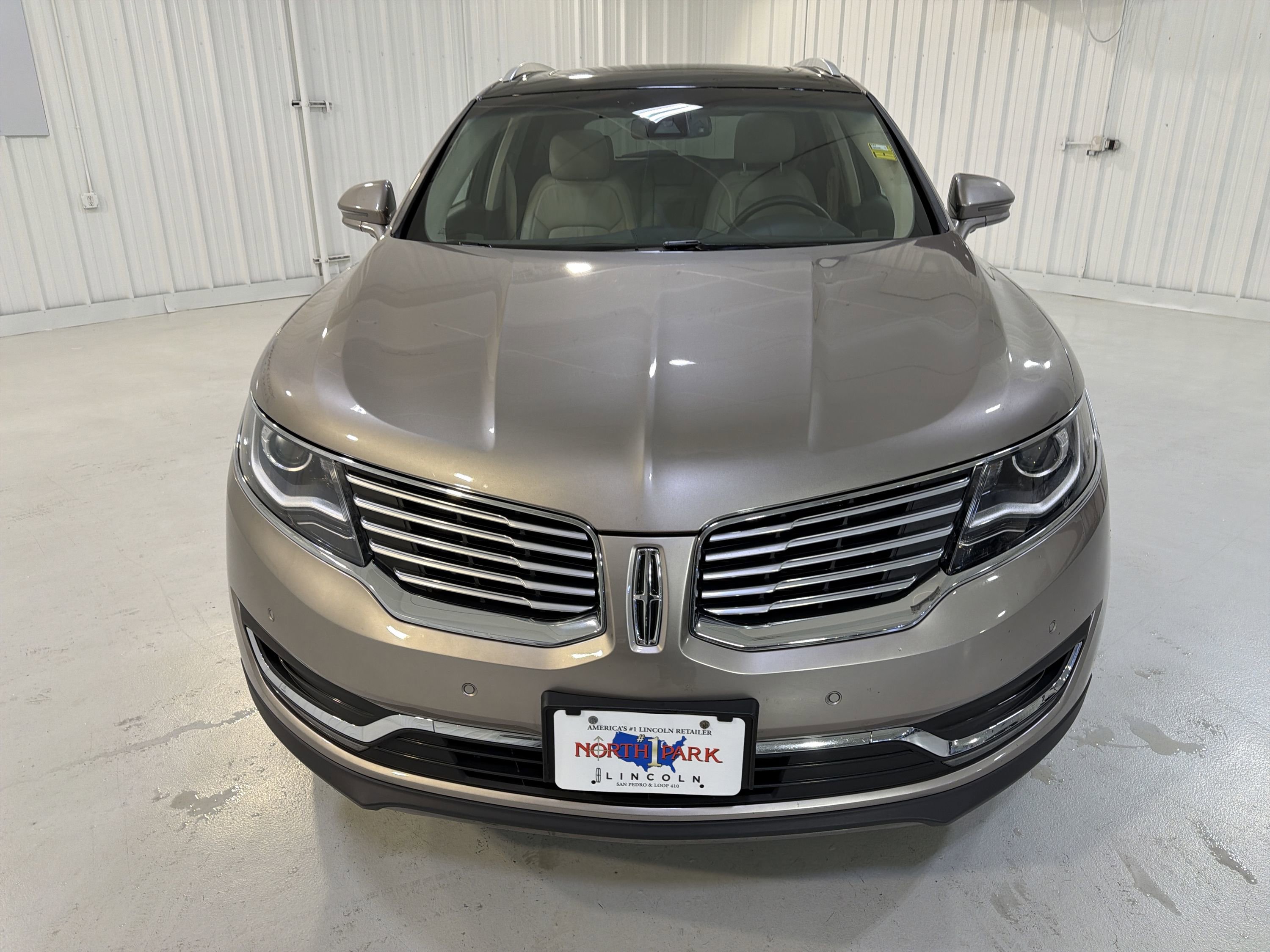 Used 2018 Lincoln MKX Reserve w/ Driver Assistance Package FWD image 32
