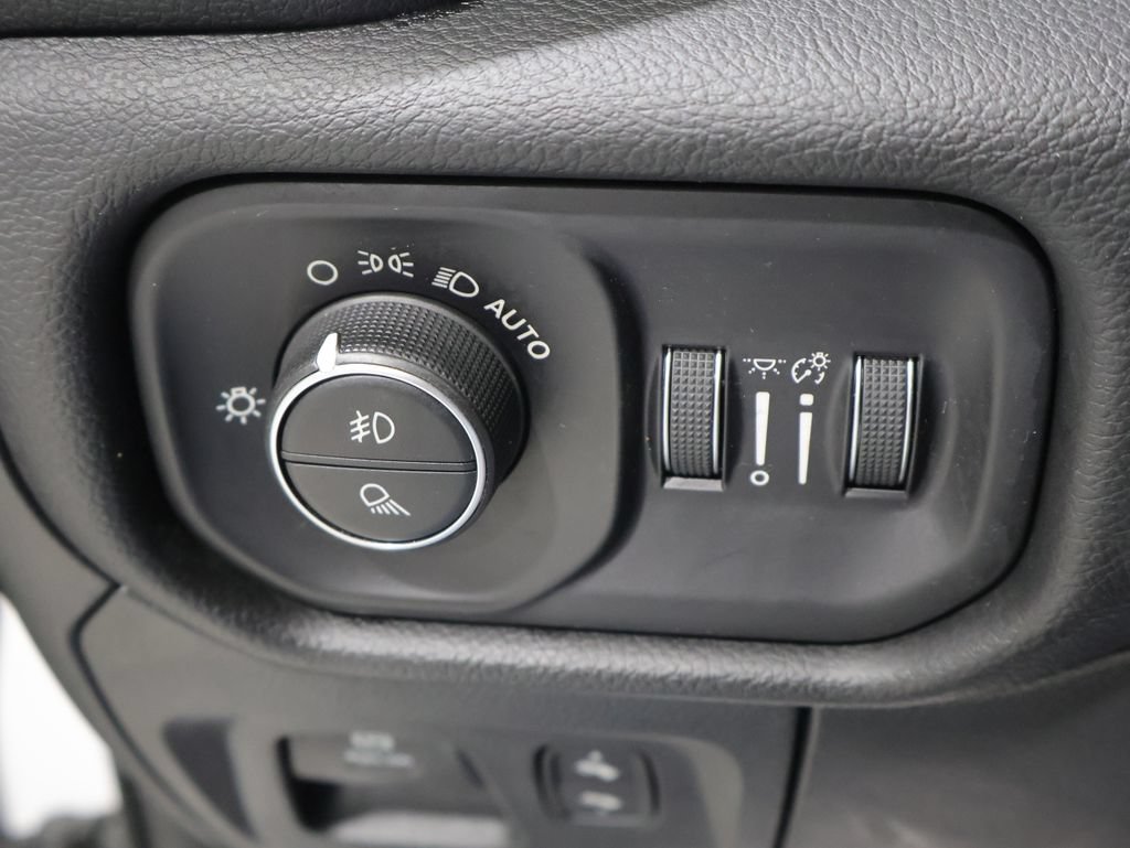 Used 2023 RAM 1500 Laramie AWD/4WD image 33