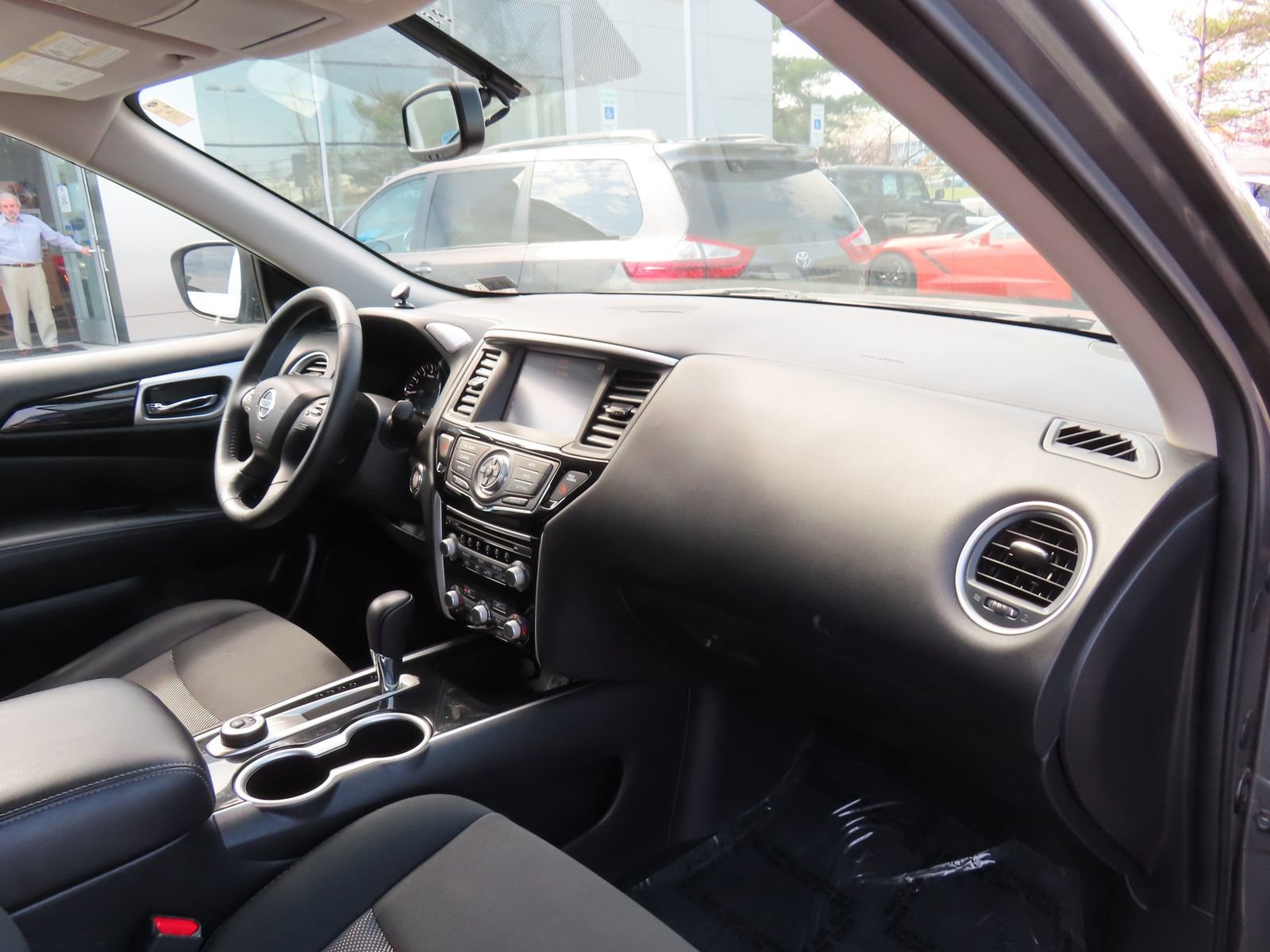 Used 2019 Nissan Pathfinder SV image 15