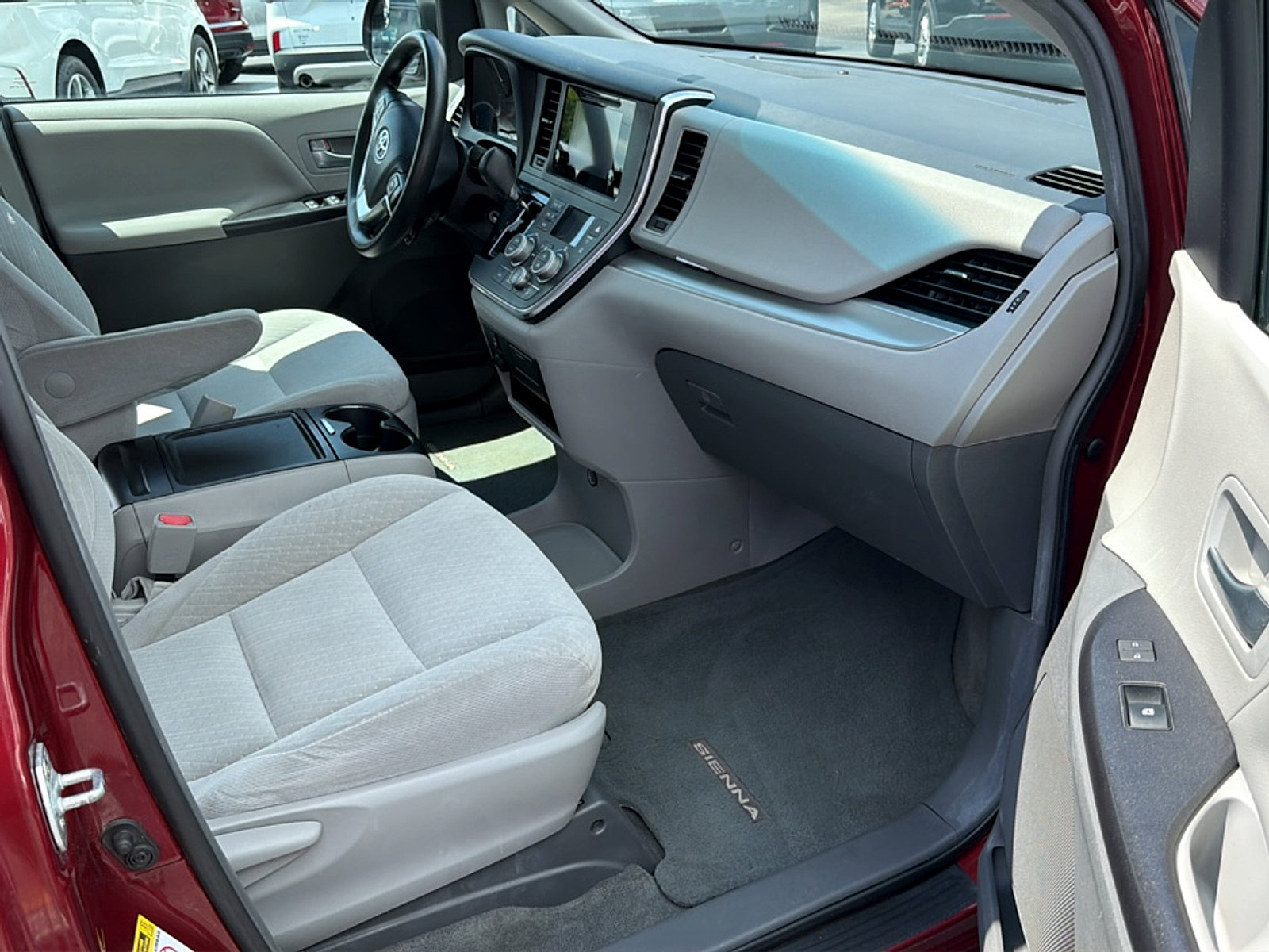 Used 2017 Toyota Sienna LE FWD image 10