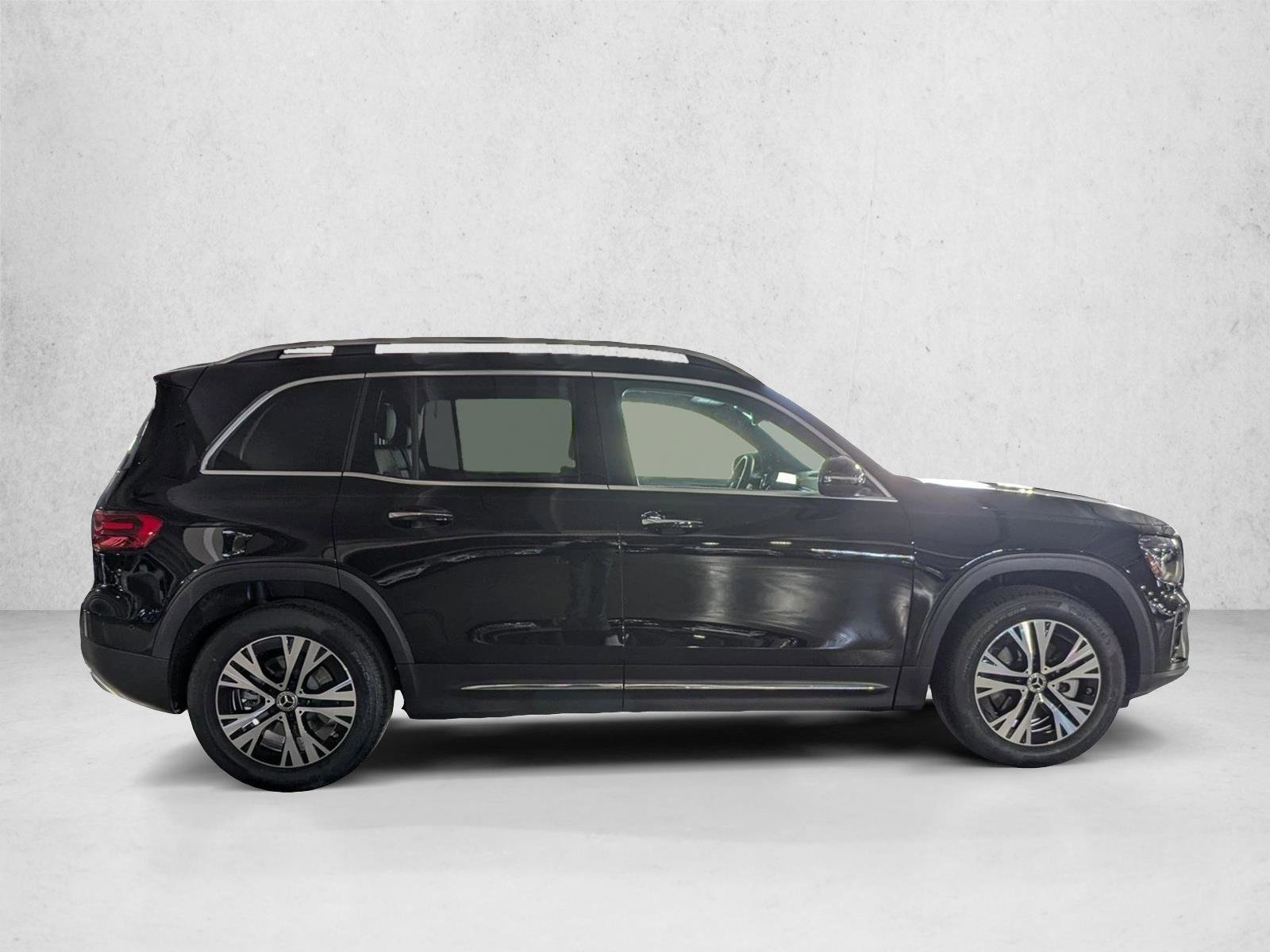 Certified 2025 Mercedes-Benz GLB 250 image 4