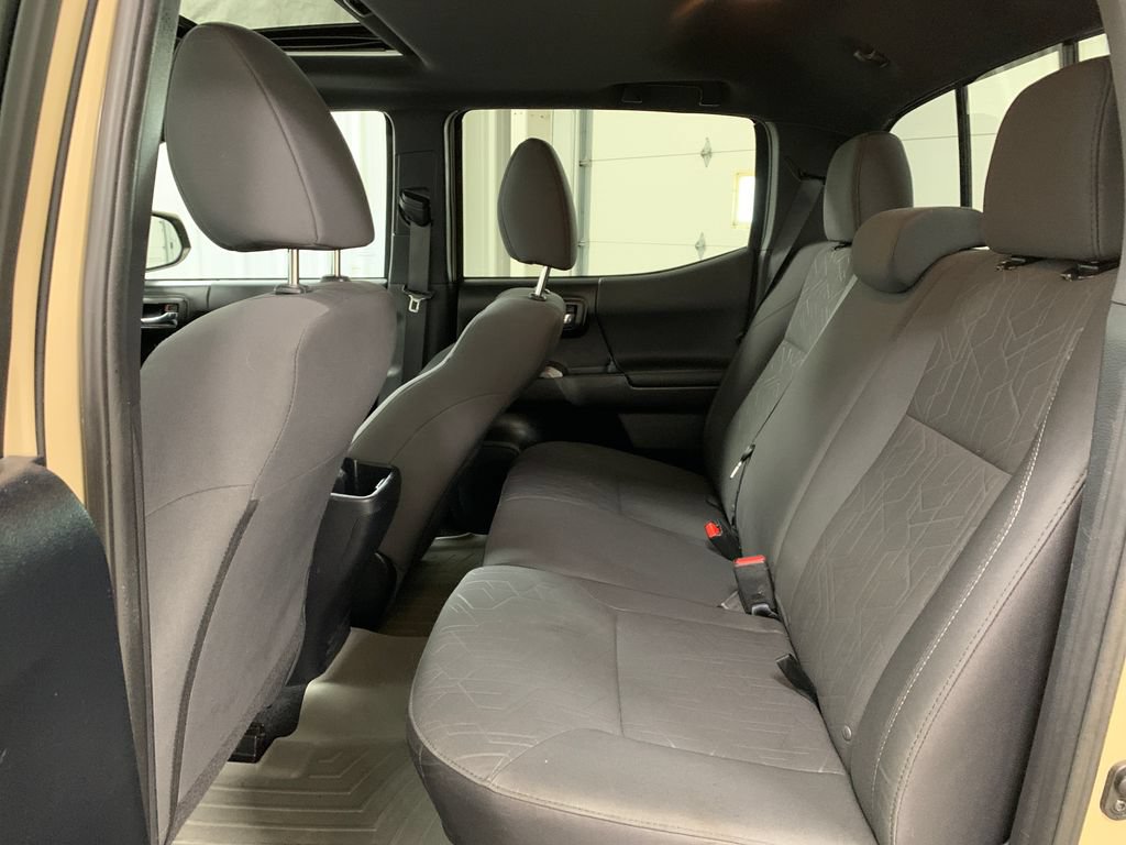 Used 2016 Toyota Tacoma TRD Sport w/ Premium & Technology Package AWD/4WD image 19