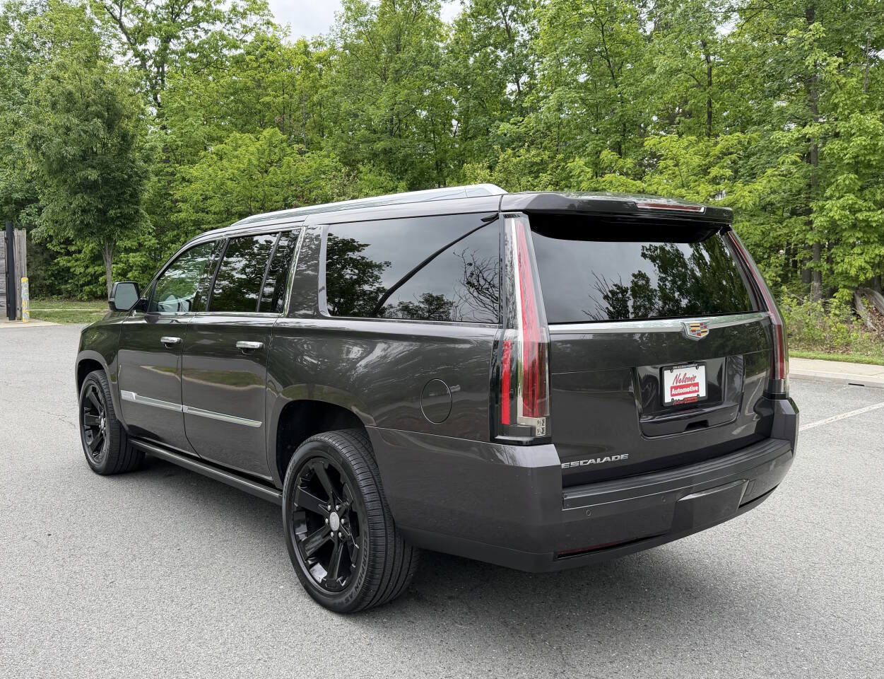 Used 2015 Cadillac Escalade ESV Premium AWD/4WD image 3