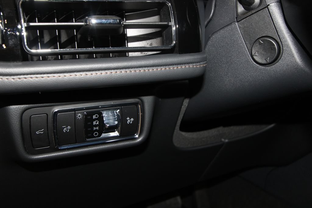 Used 2026 Lincoln Aviator Reserve AWD/4WD image 10
