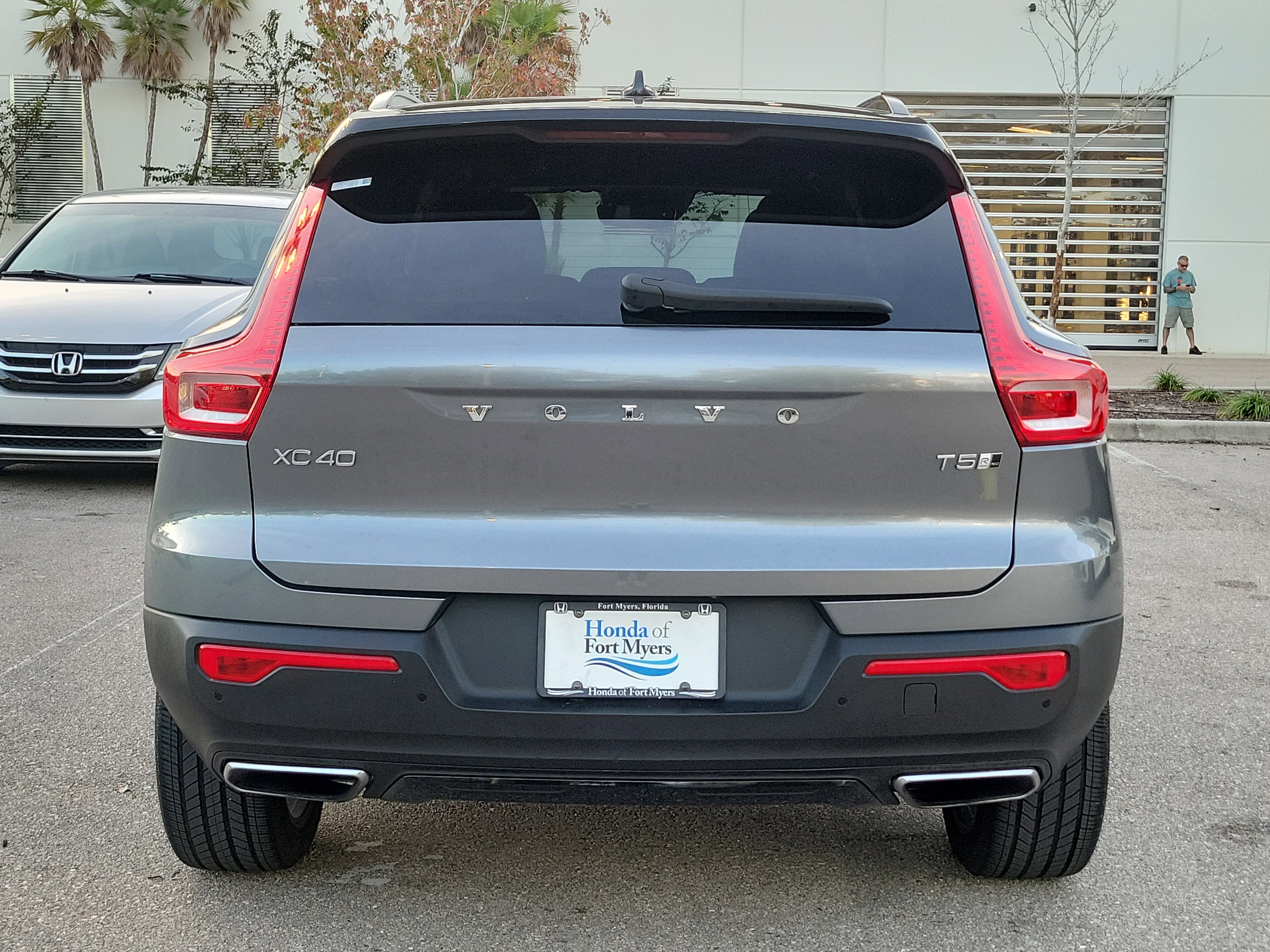 Used 2019 Volvo XC40 T5 R-Design image 5