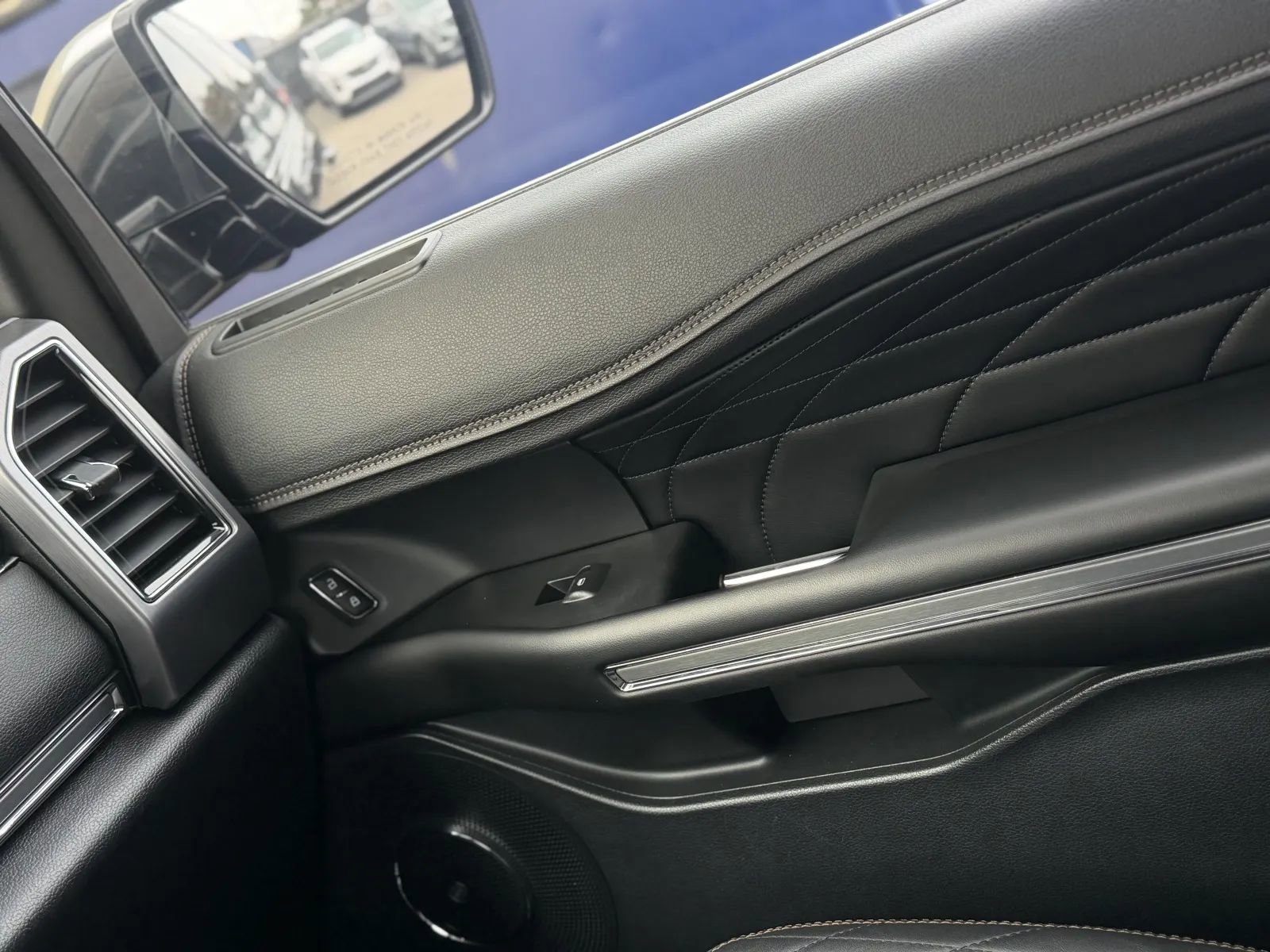 Used 2018 Ford Expedition Platinum image 44