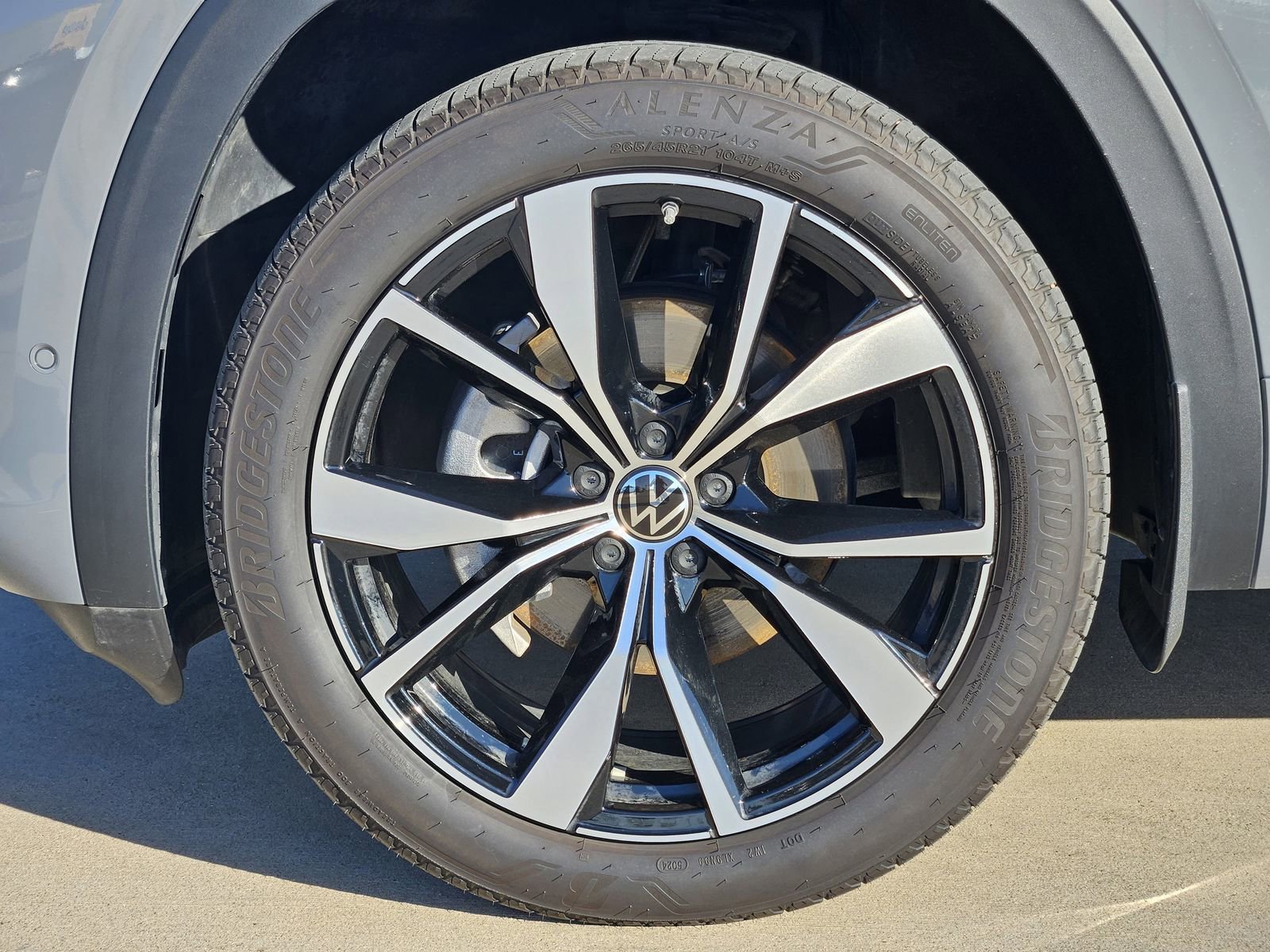 Used 2025 Volkswagen Atlas SEL Premium R-Line image 12