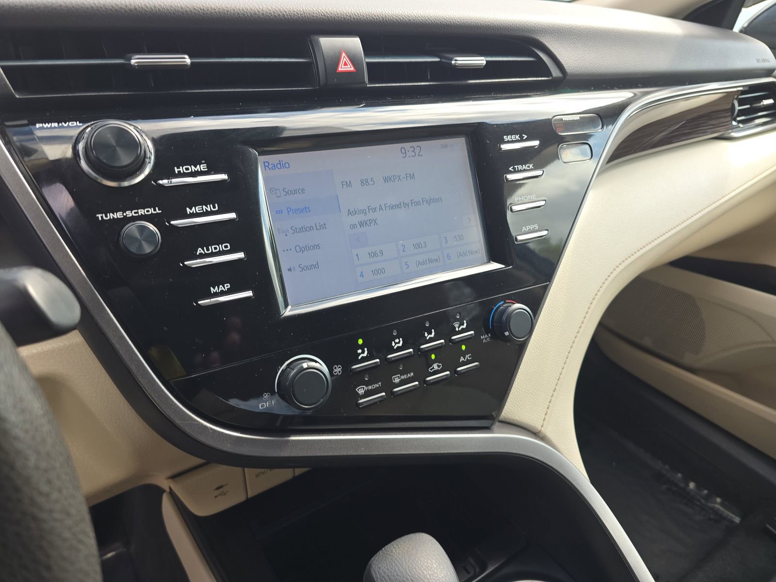 Used 2019 Toyota Camry LE FWD image 15