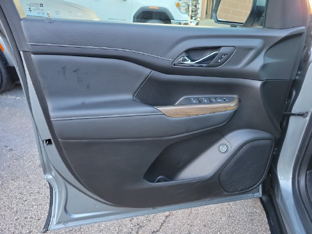 Used 2023 GMC Acadia SLE w/ Driver Convenience Package FWD image 17