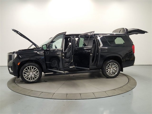 Used 2023 GMC Yukon XL Denali image 12