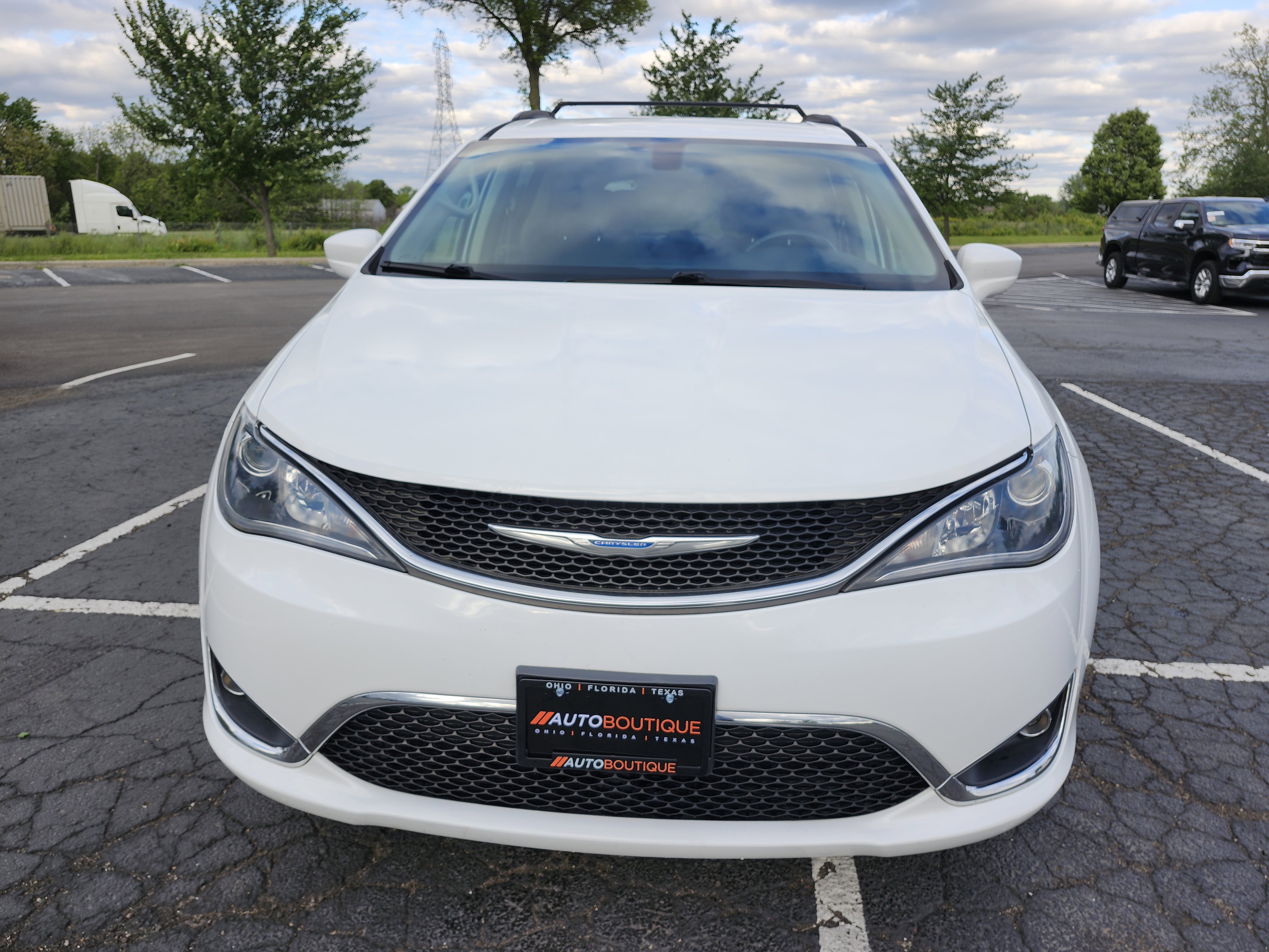 Used 2017 Chrysler Pacifica Touring-L FWD image 11