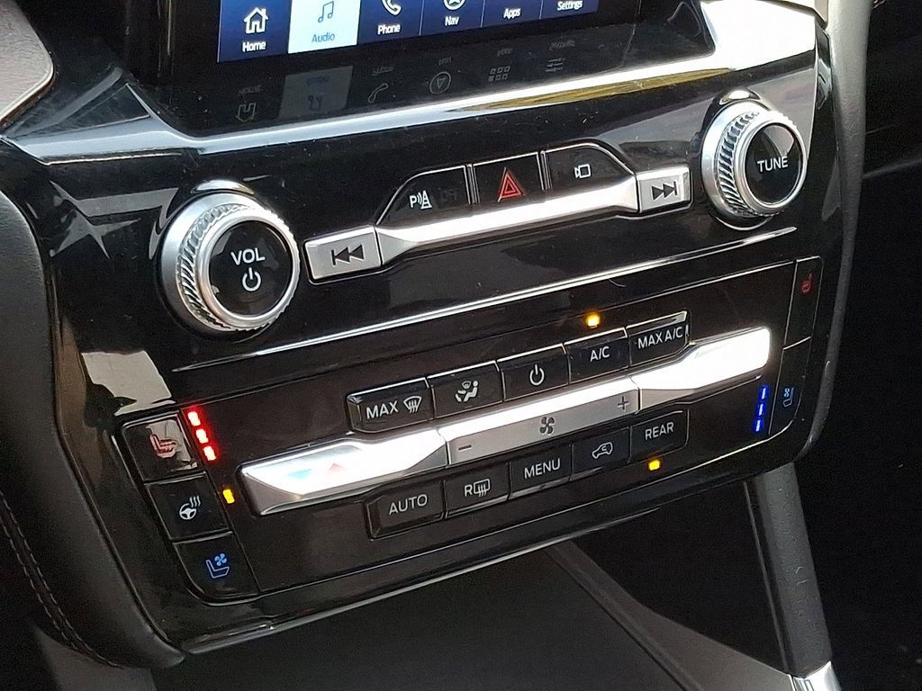 Used 2023 Ford Explorer Platinum w/ Technology Package image 18