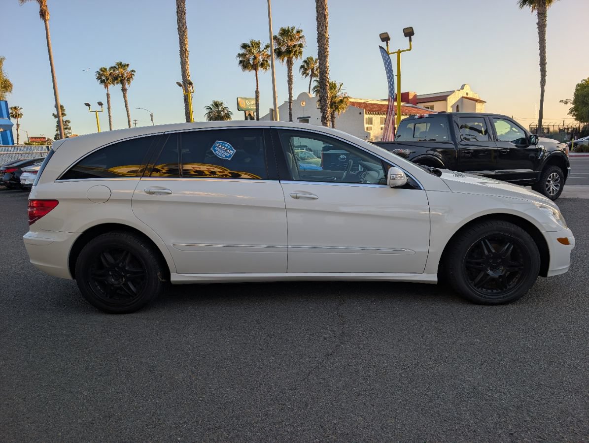 Used 2006 Mercedes-Benz R 350 4MATIC w/ Trim Pkg image 7