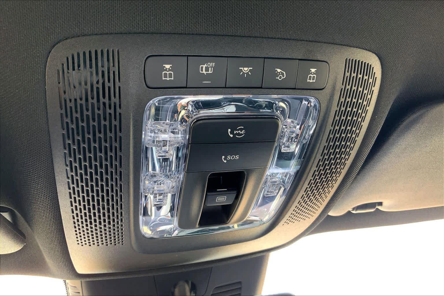 Used 2025 Mercedes-Benz GLB 250 4MATIC image 29