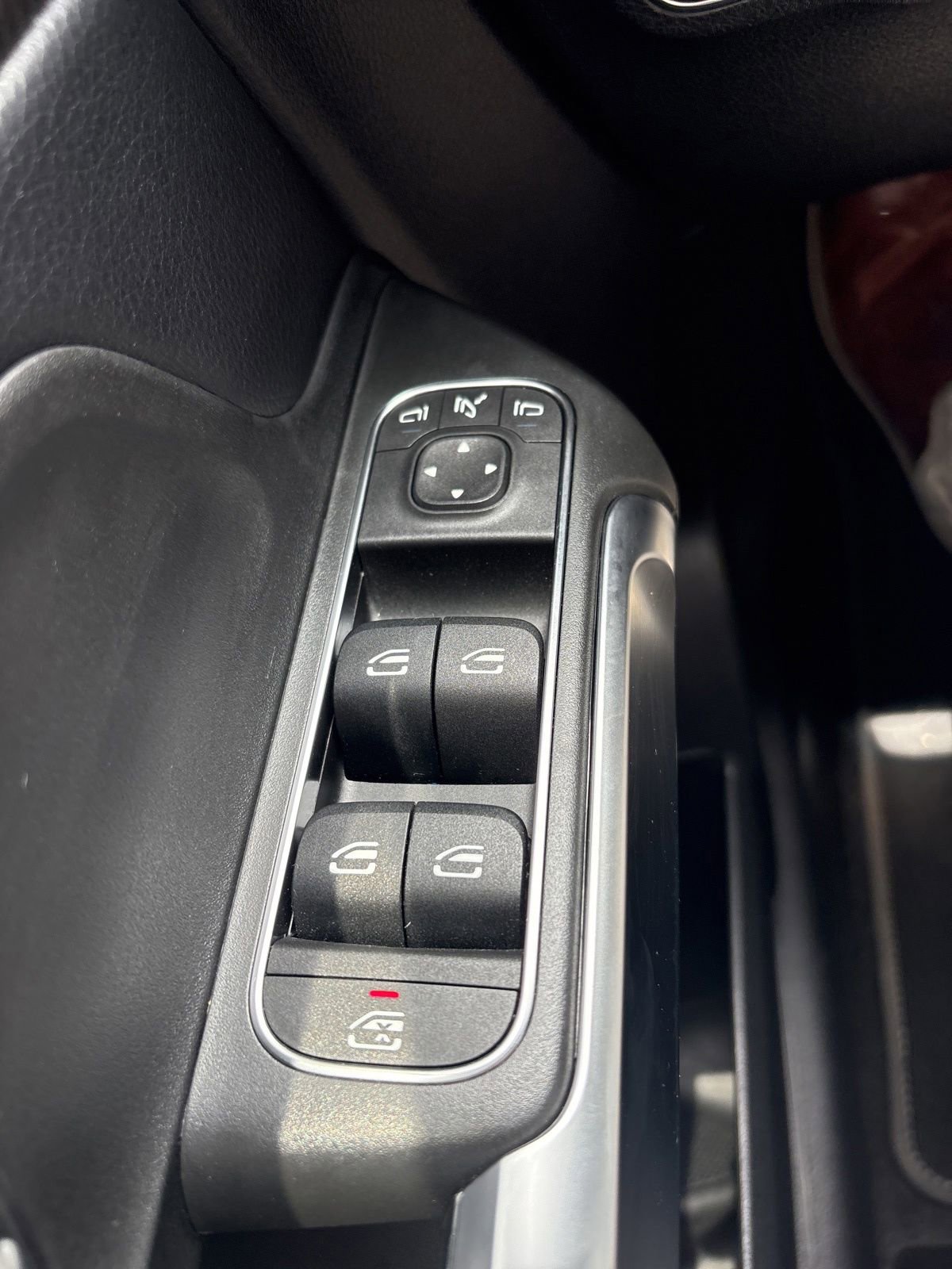 Used 2021 Mercedes-Benz GLB 250 w/ Premium Package image 11