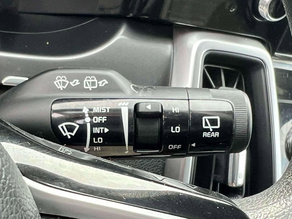 Used 2023 Kia Sorento LX image 22