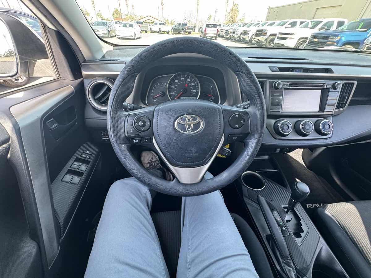 Used 2015 Toyota RAV4 LE image 30
