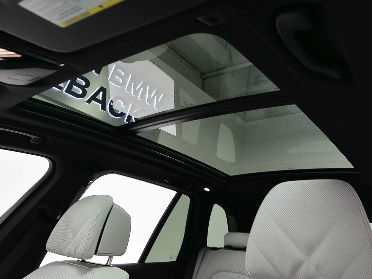 Used 2026 BMW X5 xDrive50e w/ Premium Package AWD/4WD image 7