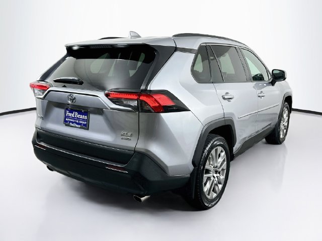 Used 2021 Toyota RAV4 XLE Premium AWD/4WD image 9