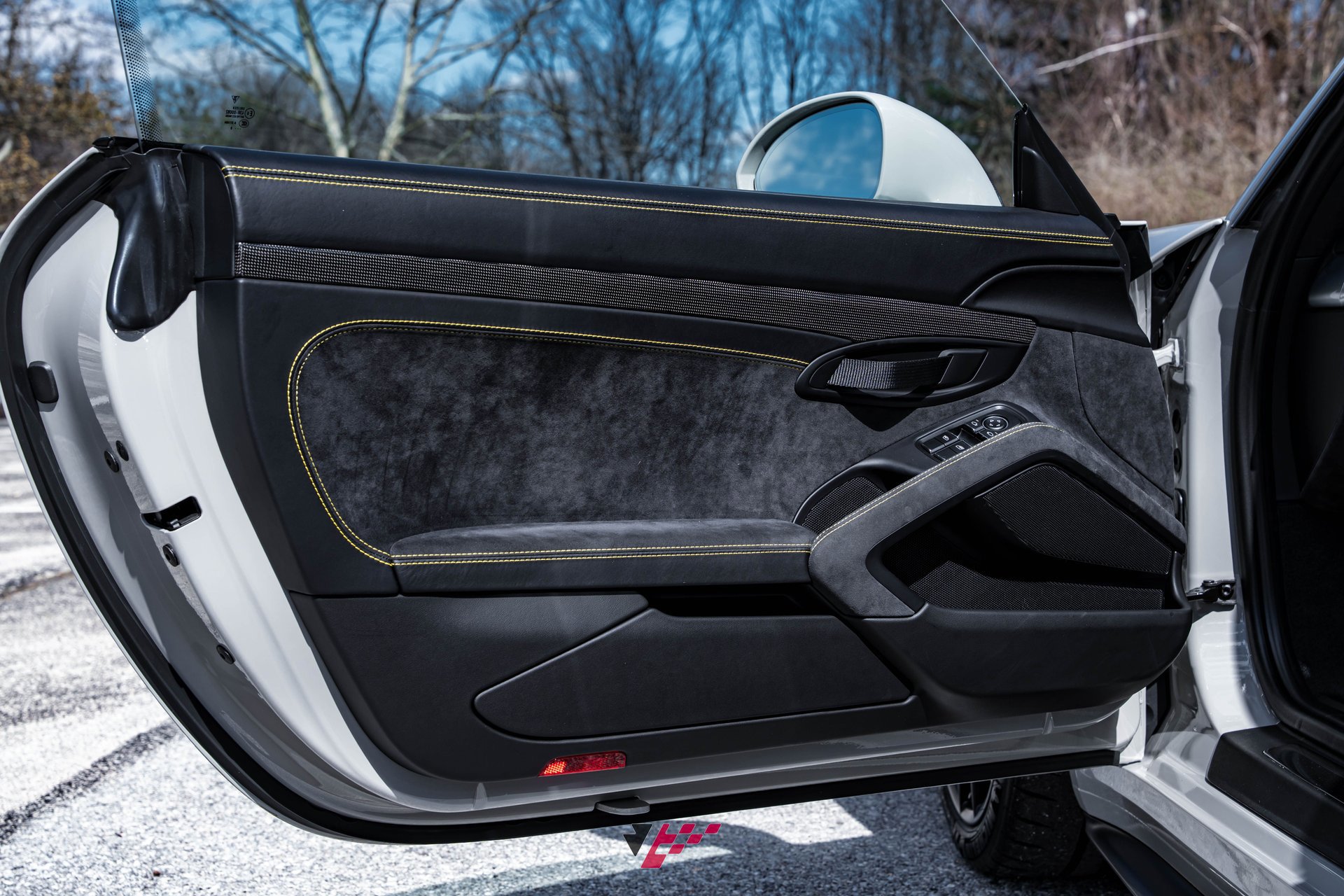 Used 2018 Porsche 911 GT2 RS image 32