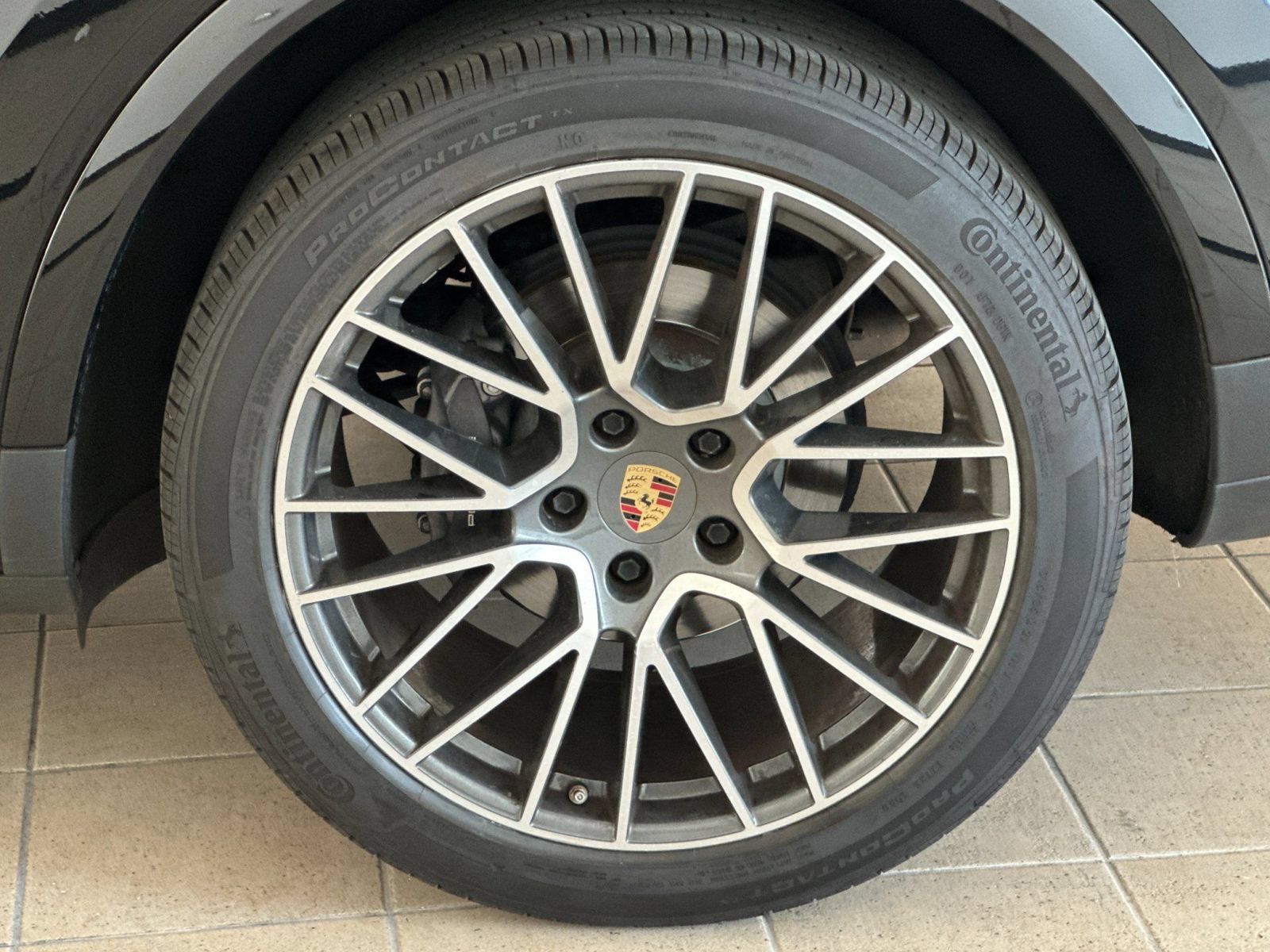 Certified 2023 Porsche Cayenne AWD/4WD image 25