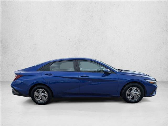 Used 2024 Hyundai Elantra SE FWD image 4