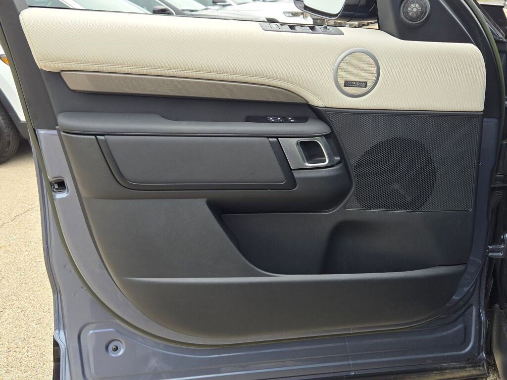 Used 2023 Land Rover Discovery HSE R-Dynamic image 22