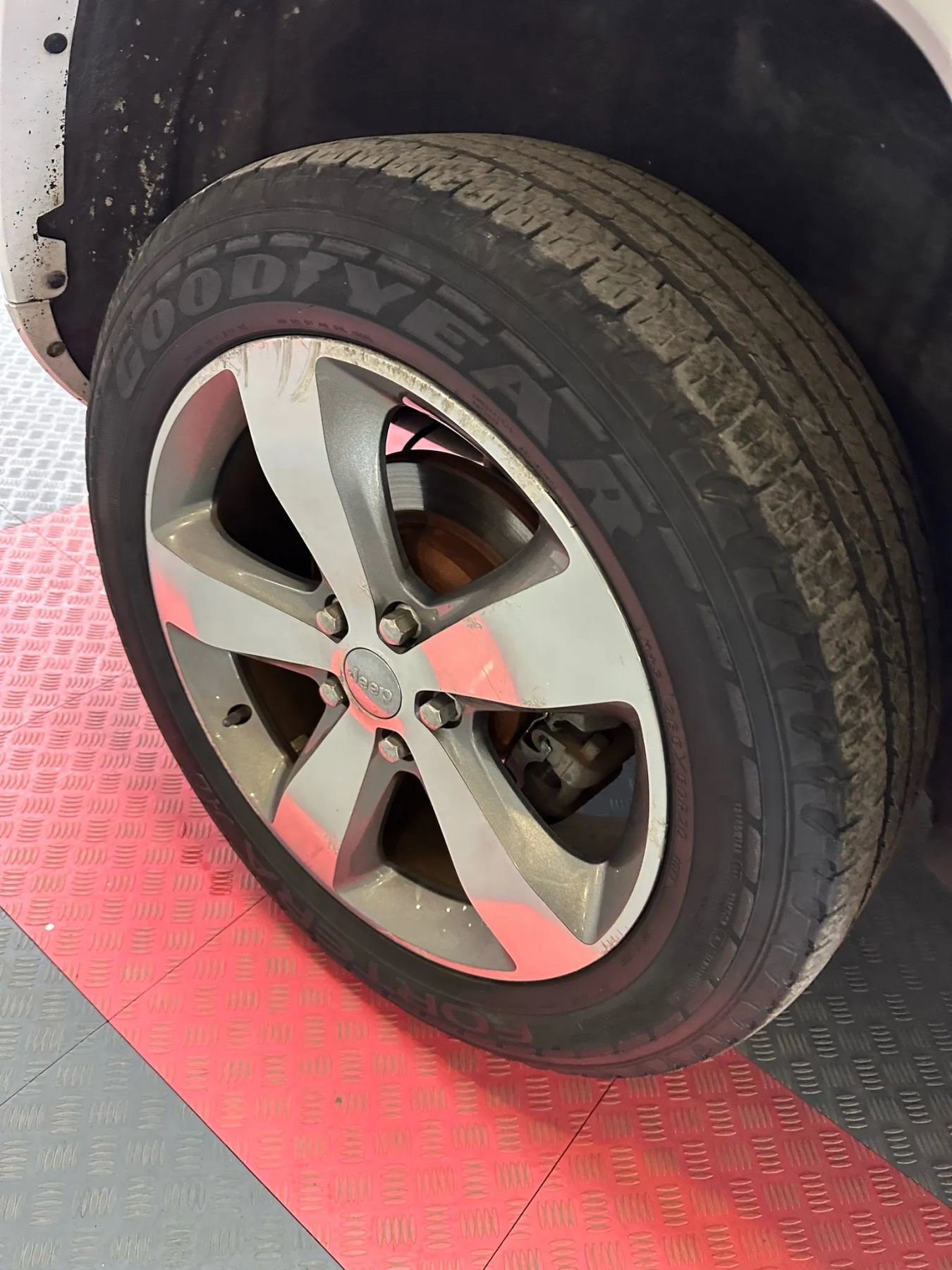 Used 2014 Jeep Grand Cherokee Overland w/ Advanced Technology Group image 40