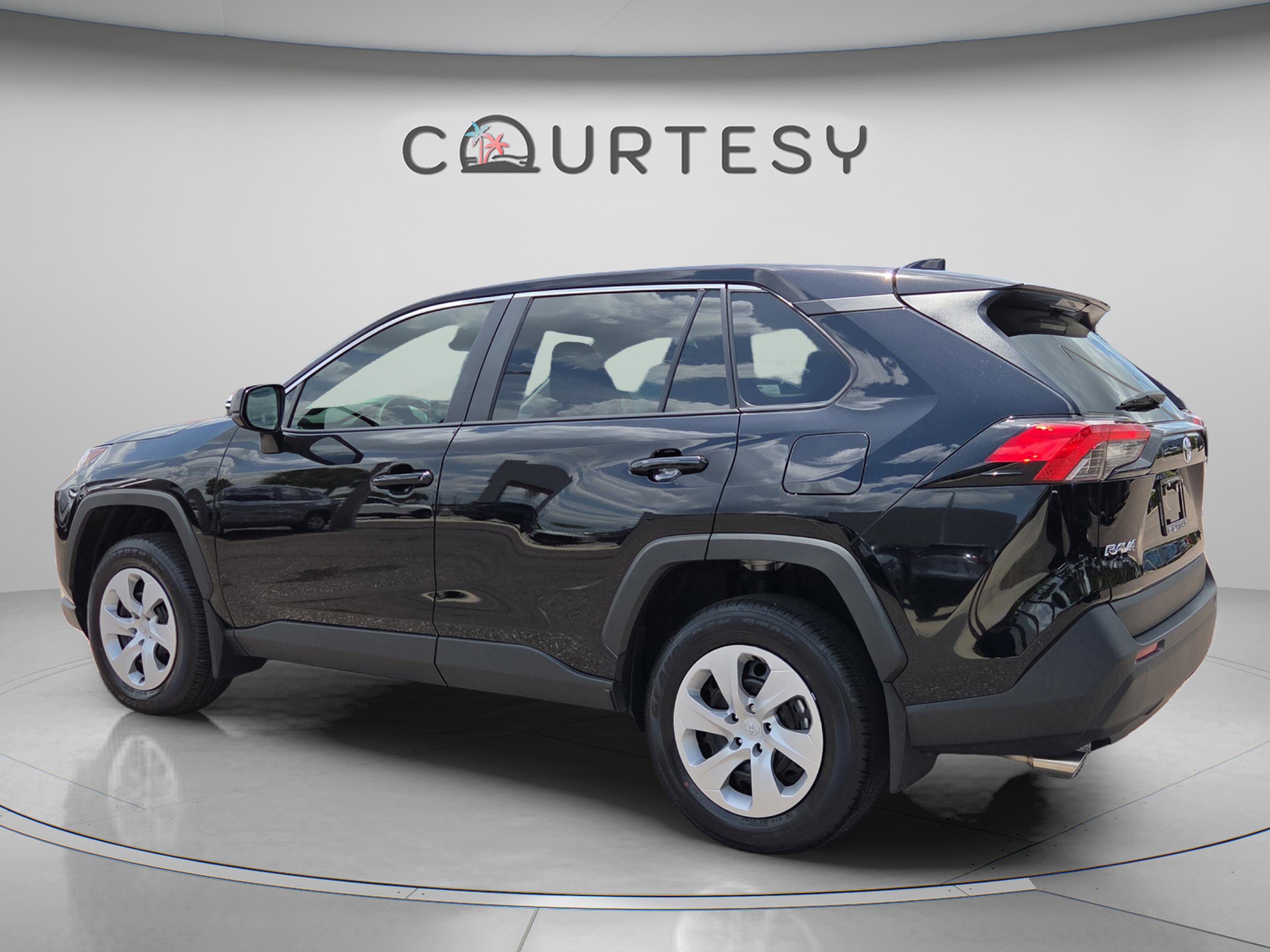 Certified 2025 Toyota RAV4 LE FWD image 3