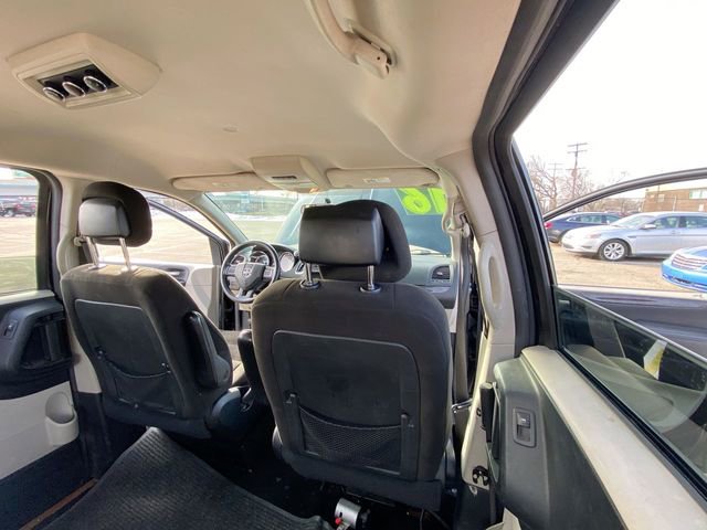 Used 2016 Dodge Grand Caravan SXT FWD image 37