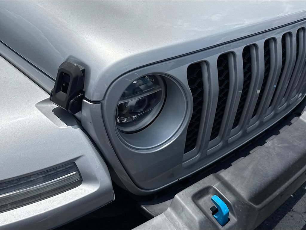 Used 2022 Jeep Wrangler Unlimited Sahara AWD/4WD image 5