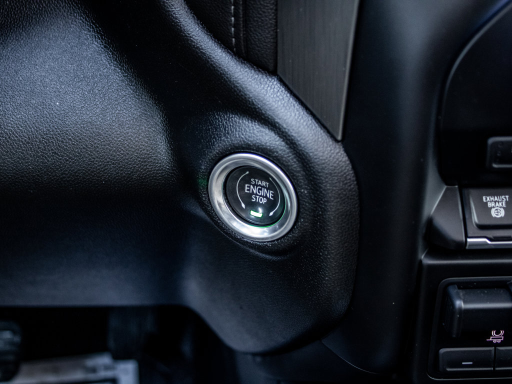 Used 2022 GMC Sierra 3500 Denali w/ Denali Ultimate Package image 32