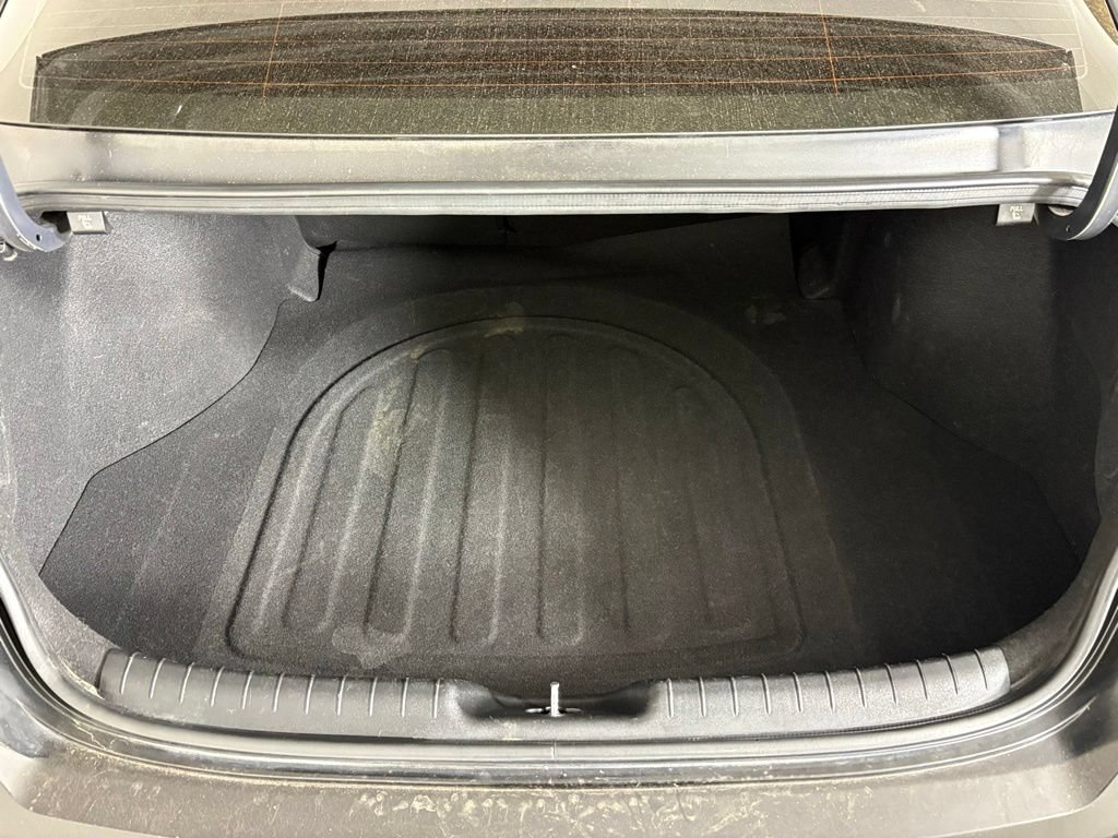 Used 2025 Hyundai Elantra Limited FWD image 18