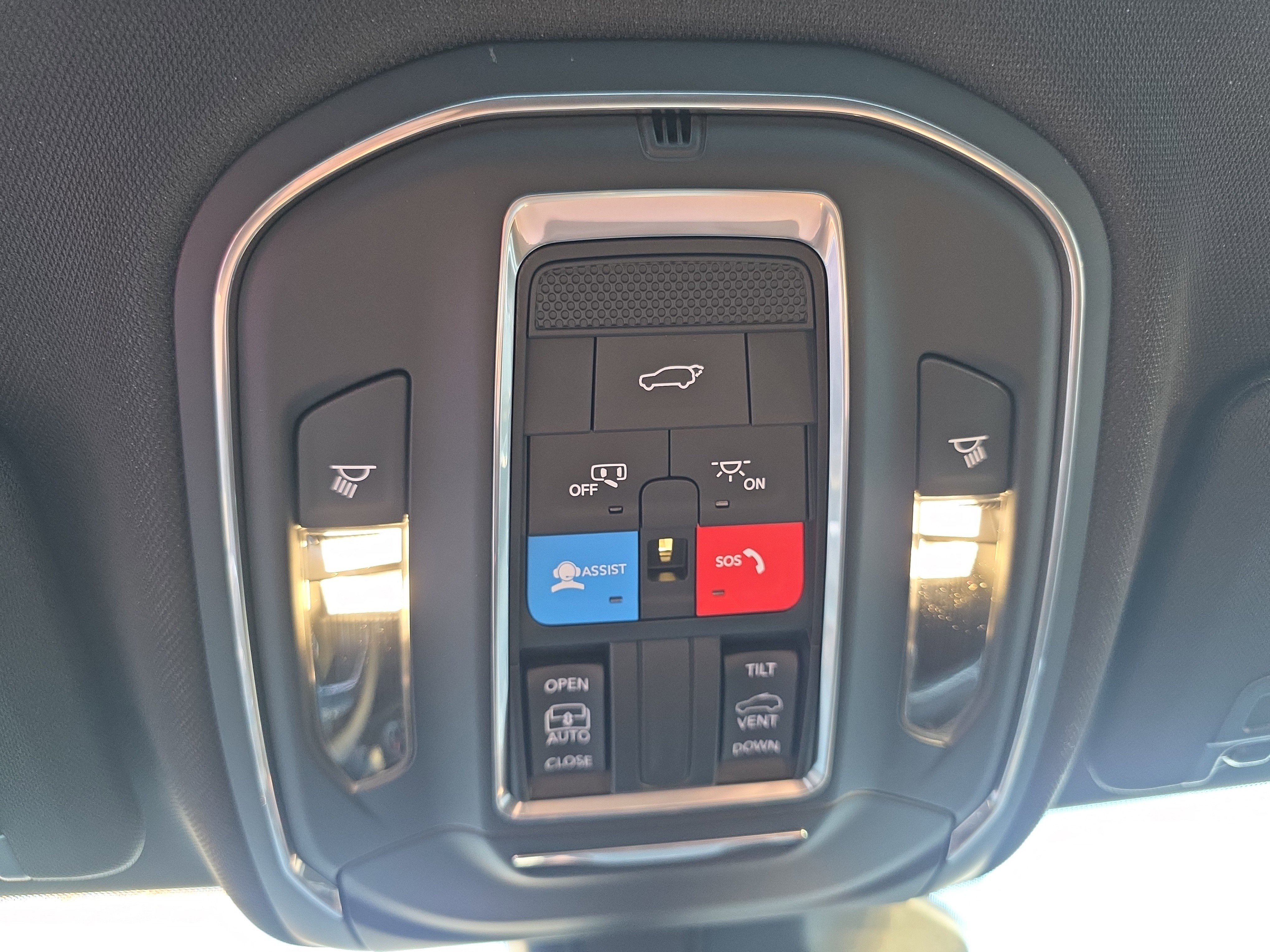 New 2025 Jeep Grand Cherokee Altitude image 10