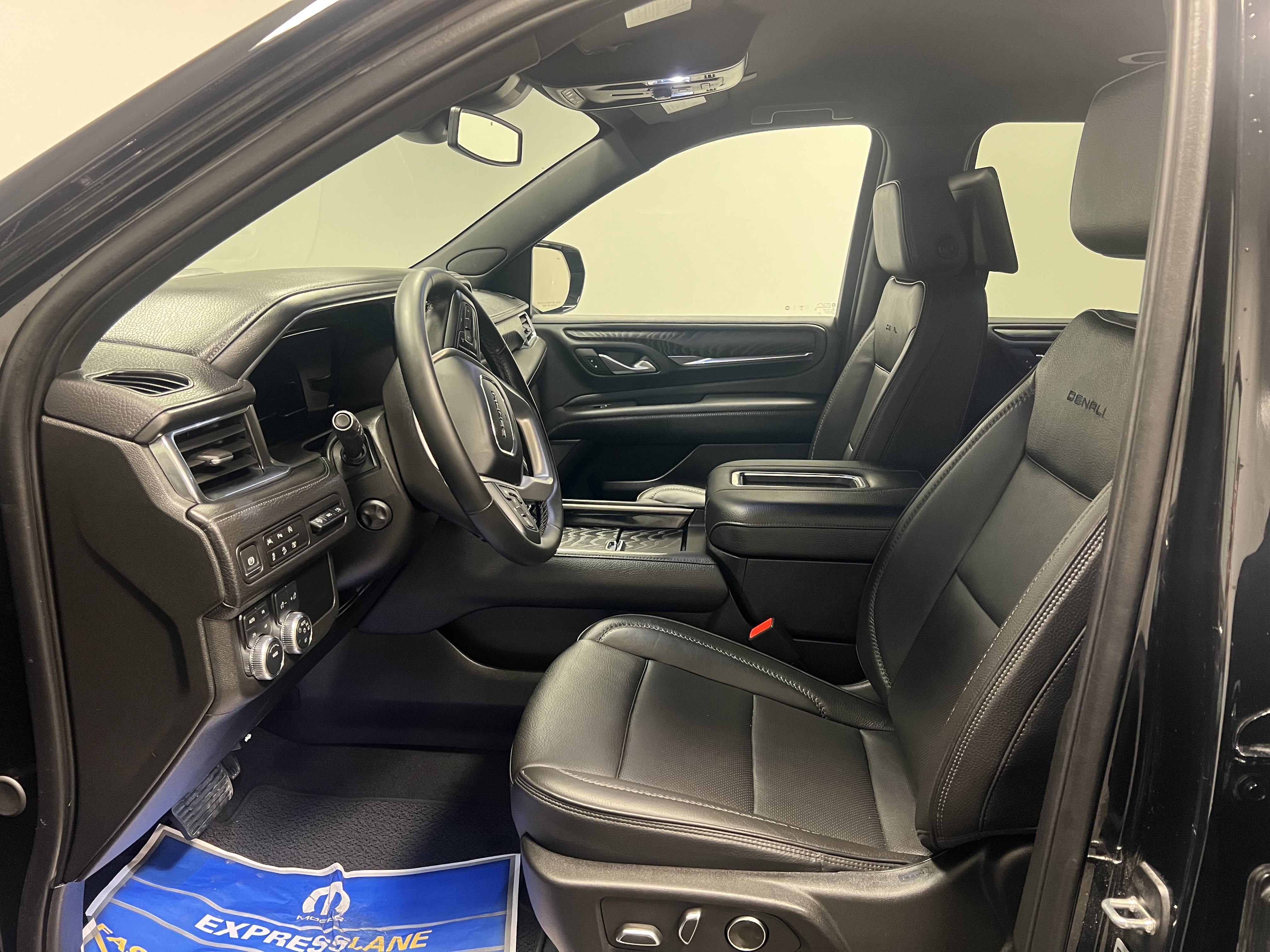 Used 2024 GMC Yukon XL Denali image 19