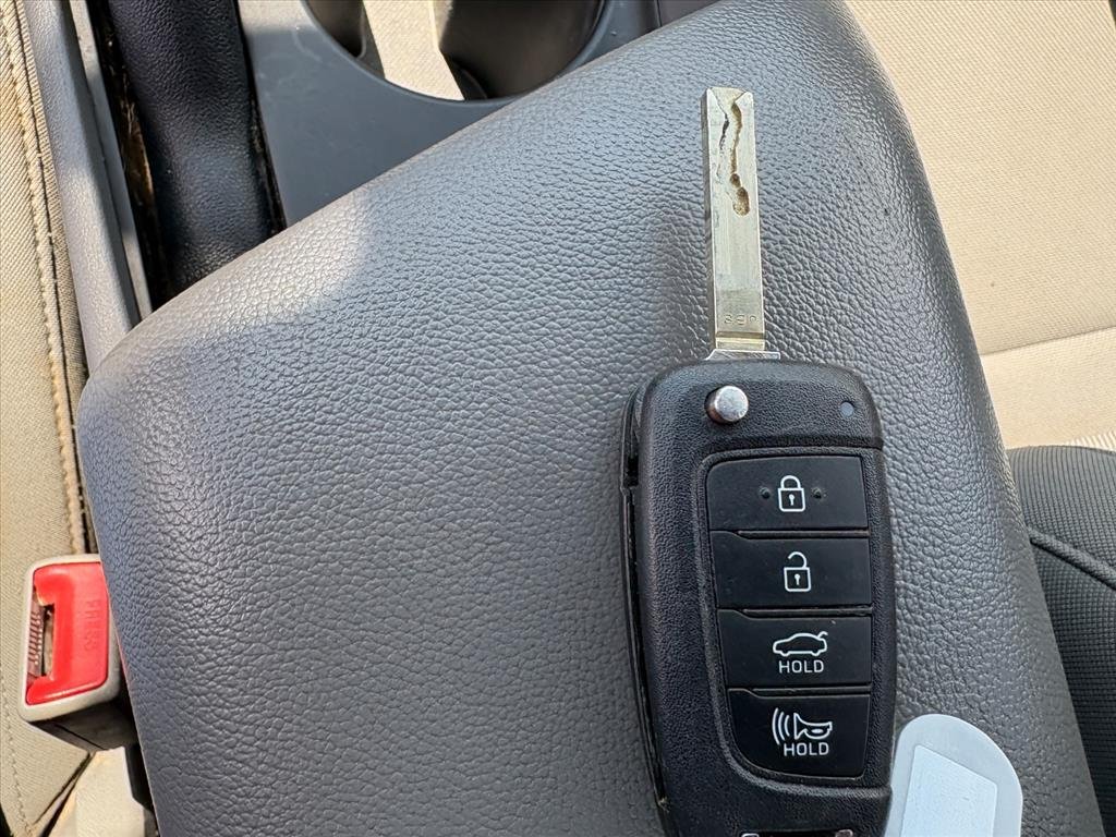 Used 2024 Hyundai Elantra SE FWD image 22