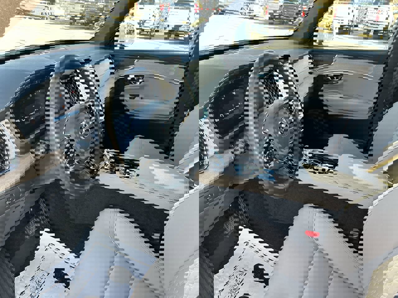 Used 2026 Volvo XC90 B5 Plus w/ Protection Package image 24