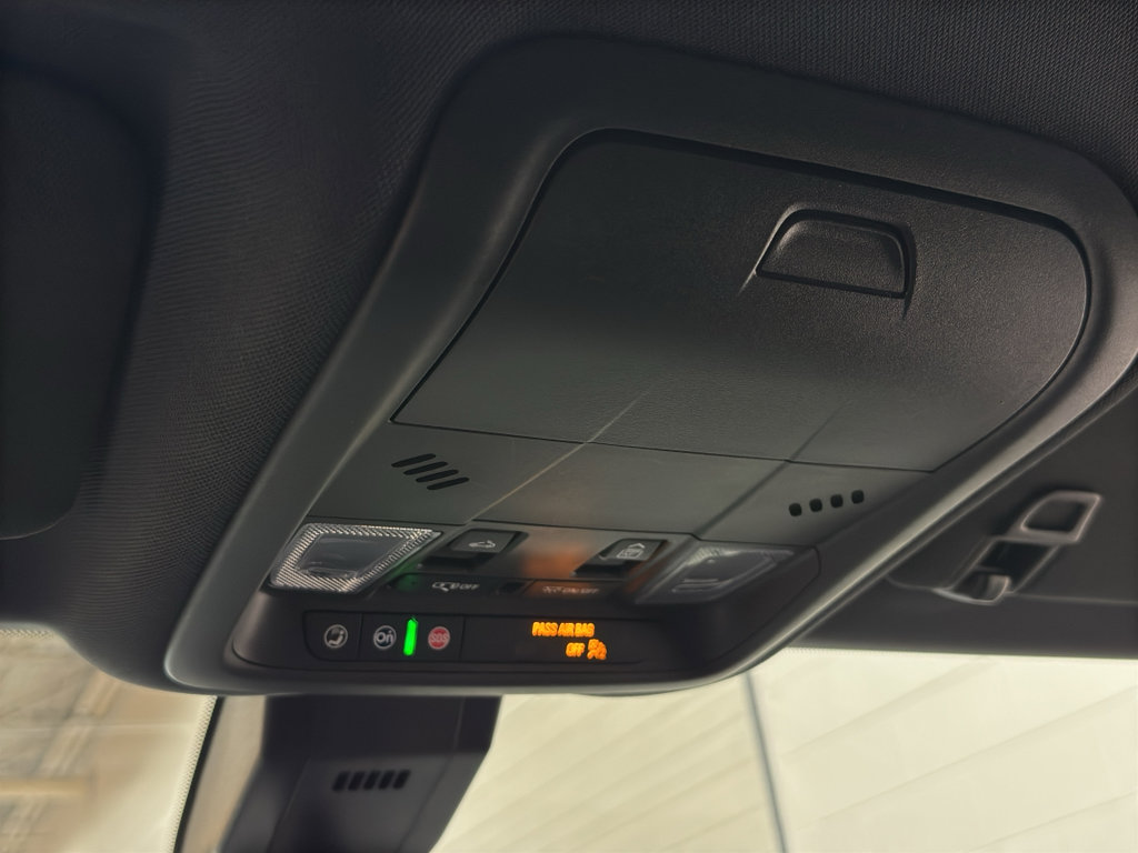 Used 2022 Chevrolet Equinox RS w/ Infotainment Package image 38