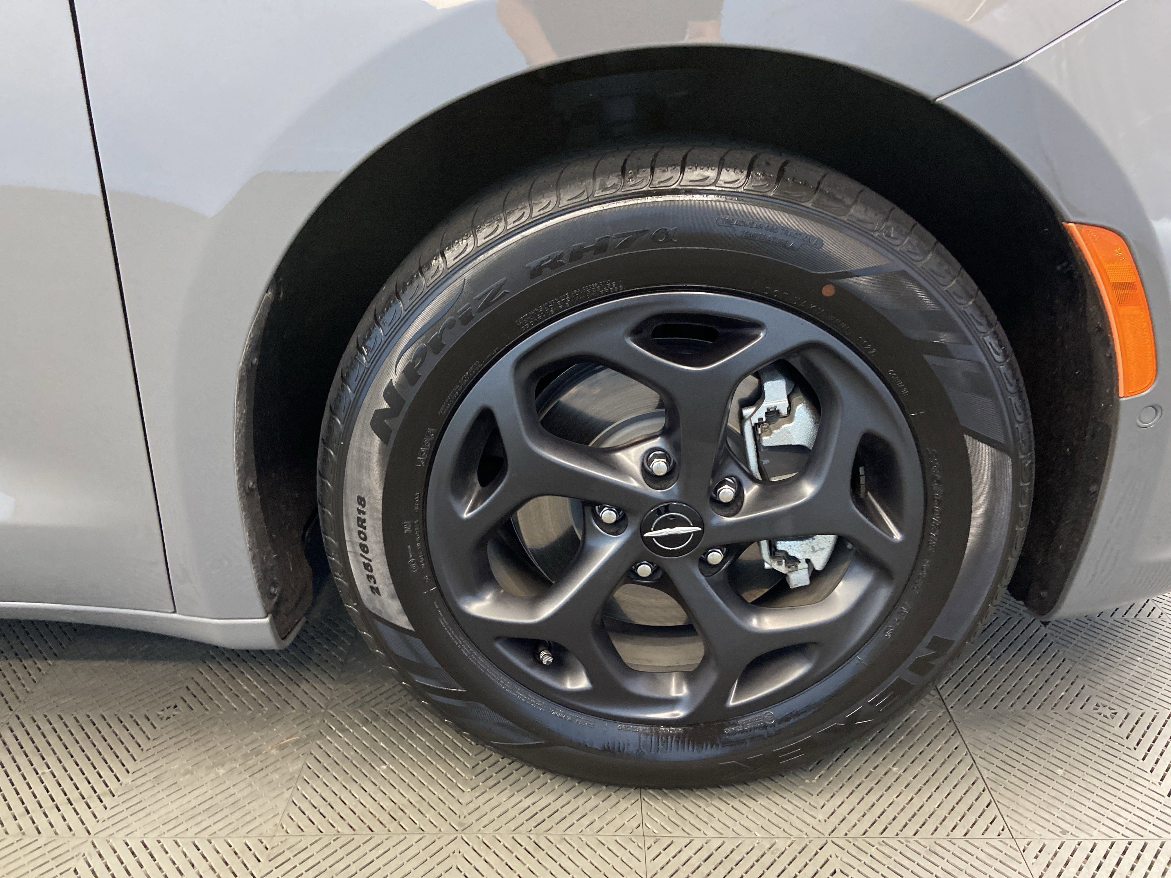 Used 2022 Chrysler Pacifica Limited w/ S Appearance Package image 53