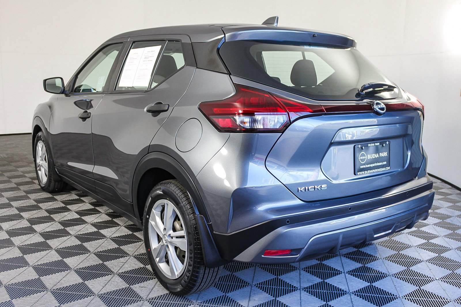 Used 2023 Nissan Kicks S image 6