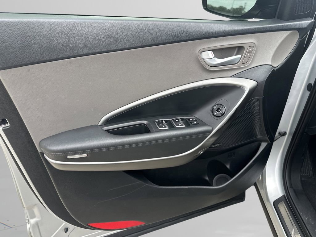 Used 2017 Hyundai Santa Fe SE w/ SE Ultimate Tech Package 03 AWD/4WD image 9