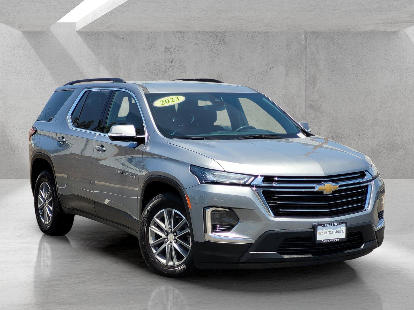 Used 2023 Chevrolet Traverse LT AWD/4WD image 2